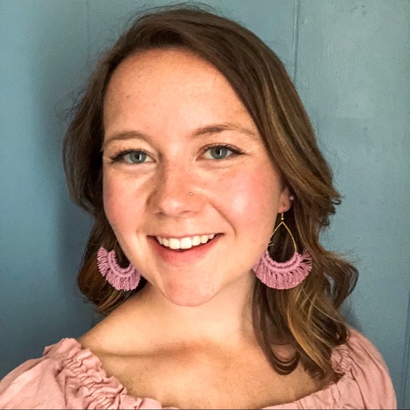 Meet your Posher, Jessica - Picture 1 of 1